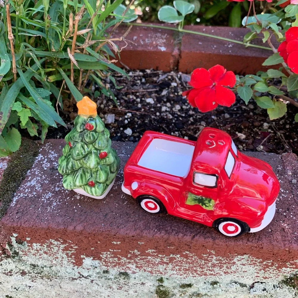 Christmas salt and pepper shakers